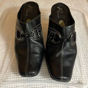 Aerosoles black clog heeled mules. Size7